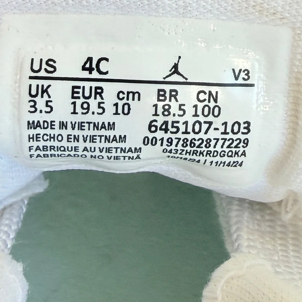 Jordan 11 Retro Low Kids Size 4C White Mint Green Good Patent Leather 645107-103
